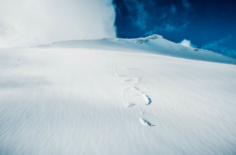 Heli Skiing in British Columbia vs Alaska: The Ultimate Showdown