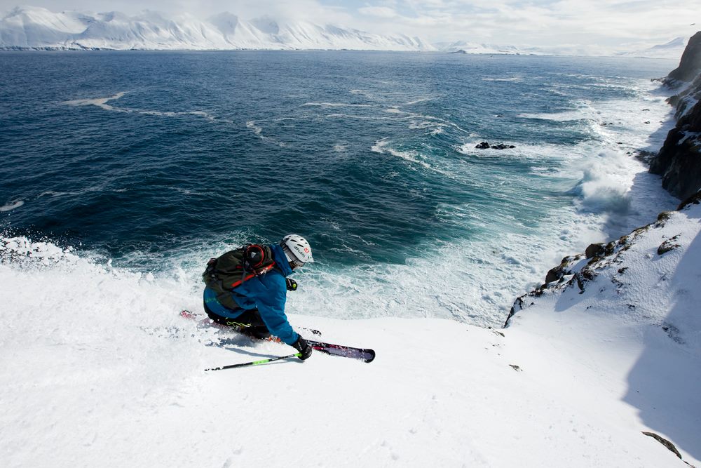 A Month-To-Month Guide On The Best Heli Skiing Destinations Around The World