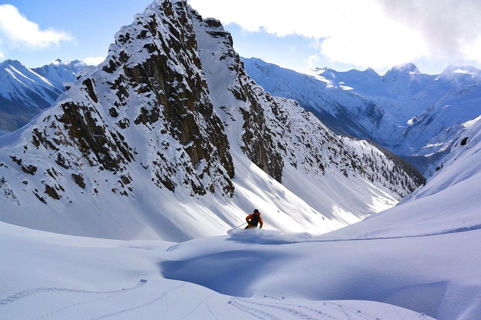 What To Expect On Your First Heli Skiing Experience